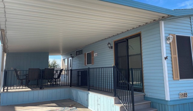 Cozy 1 bedroom home in awesome Arizona City 55+community with pool & gym