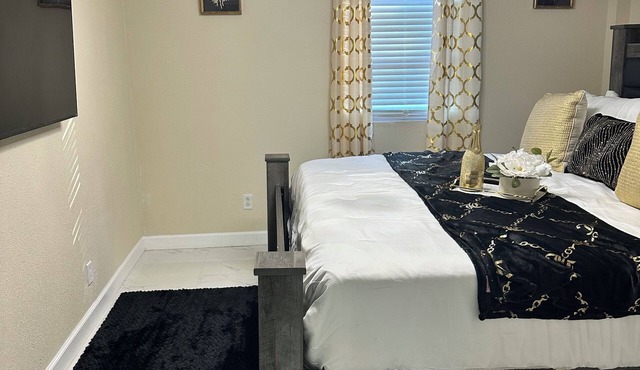 Cozy 1 bedroom home in Winter Haven perfect for your getaway.