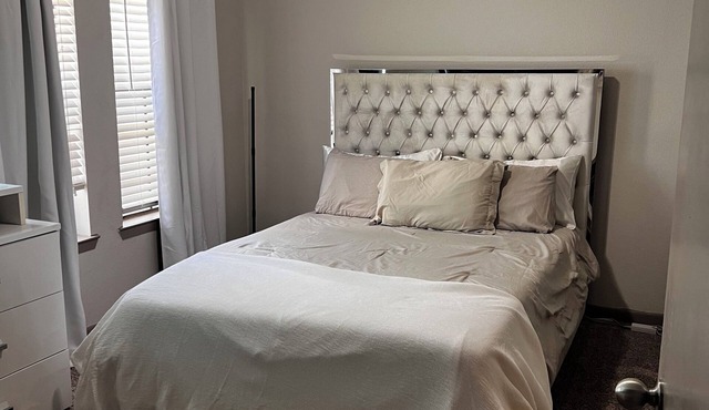 Cozy 1-bedroom Home Away from Home in amazing Euless with AC, WiFi, & Amenities