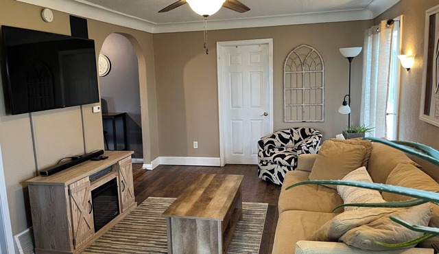 Cozy 1 Bedroom Home, Lake Erie