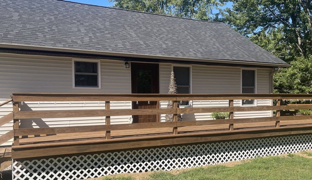Cozy 1-bedroom home near Circleville, Walking distance to Hargus Lake.