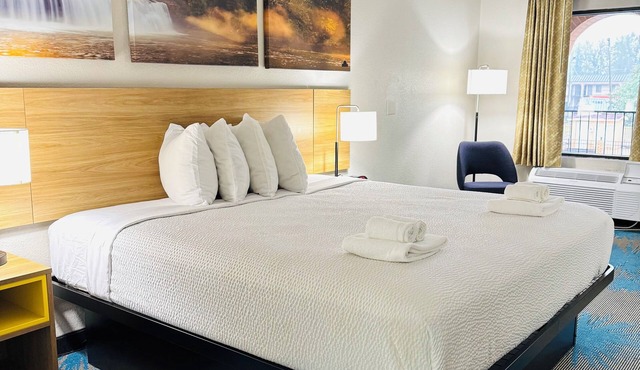 Cozy 1-bedroom hotel near lovely Downtown Newnan