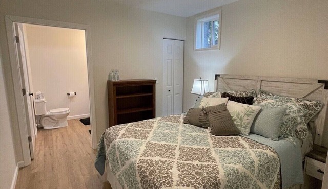 Cozy 1-bedroom hotel suite in soothing Milford with AC