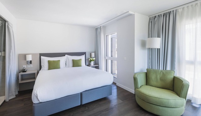 Cozy 1-bedroom hotel with fitness room, WiFi in charming Nyon