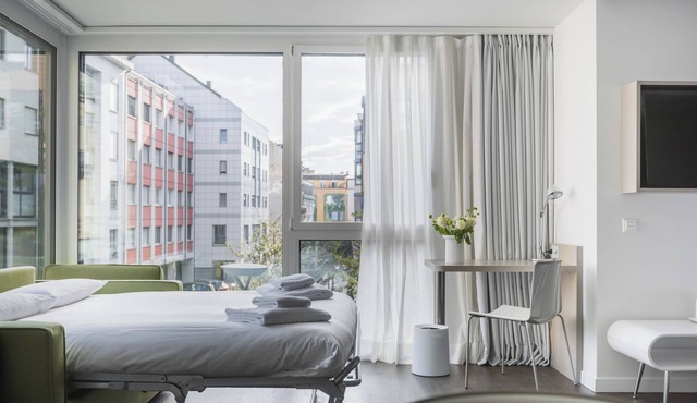 Cozy 1-bedroom hotel with fitness room, WiFi in fabulous Nyon