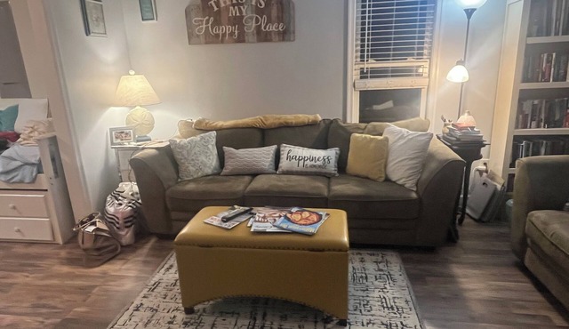 Cozy 1-bedroom house in charming Newport News with AC, WiFi, full kitchen