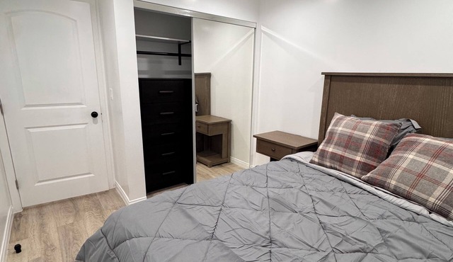 Cozy 1-bedroom house in peaceful Los Angeles with AC