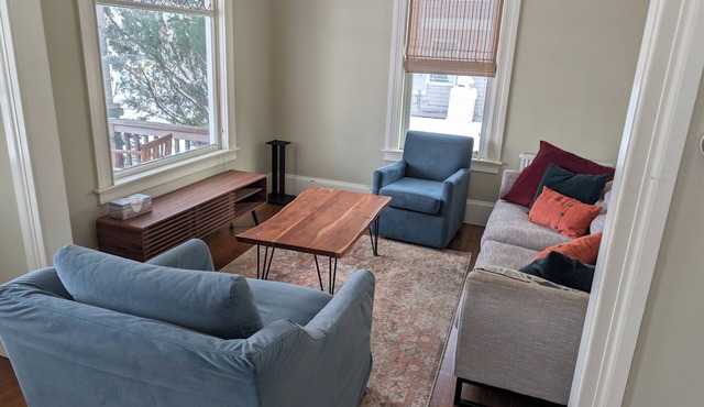 Cozy 1-bedroom house in overlooking the river close to downtown Northampton