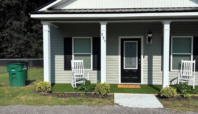 Cozy 1-bedroom house in serene Barnwell with AC by the lake