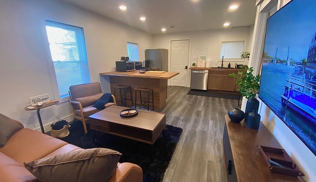Cozy 1-bedroom house in soothing Bay City with fitness room