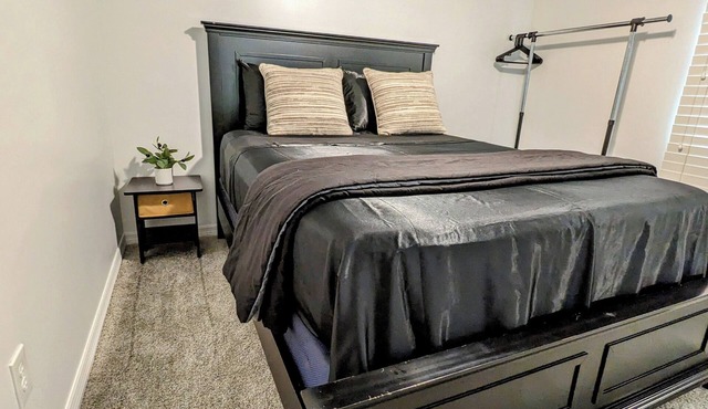 Cozy 1-bedroom house in charming Leesburg with WiFi, AC
