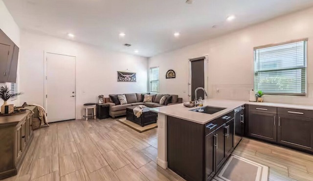 Cozy 1-bedroom house in a beautiful Tolleson neighborhood with AC