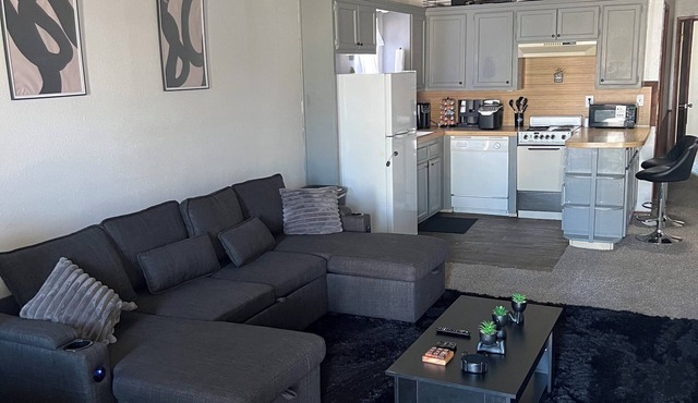 Cozy 1-bedroom house in tranquil Edmond with AC