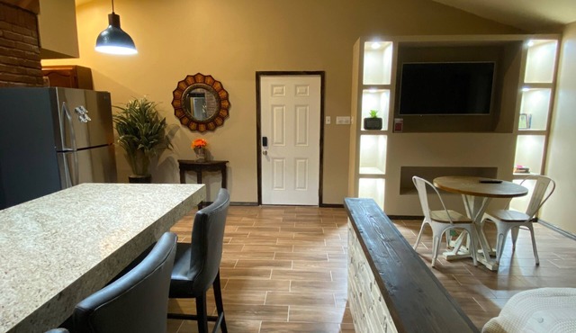 Cozy 1-bedroom house in enchanting Laredo with AC