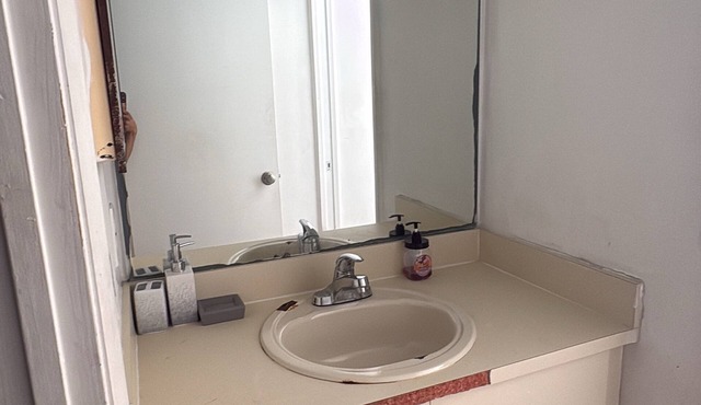 Cozy 1-bedroom house in beautiful Tamarac with fully furnished, laundry and WiFi
