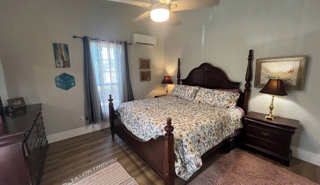 Cozy 1-bedroom house in Trinity, Starlink, king size bed