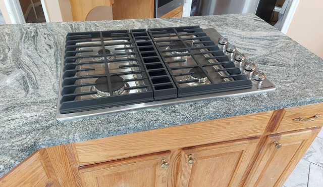 Cozy 1-bedroom house in wonderful Bowie with WiFi, fitness room, and close to DC