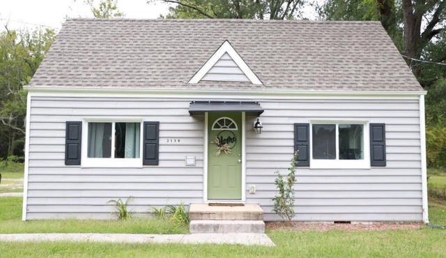 Cozy 1-bedroom house in charming Glen Allen with AC