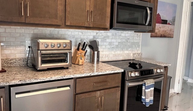 Cozy 1-bedroom house down the street from Churchill Downs in Louisville