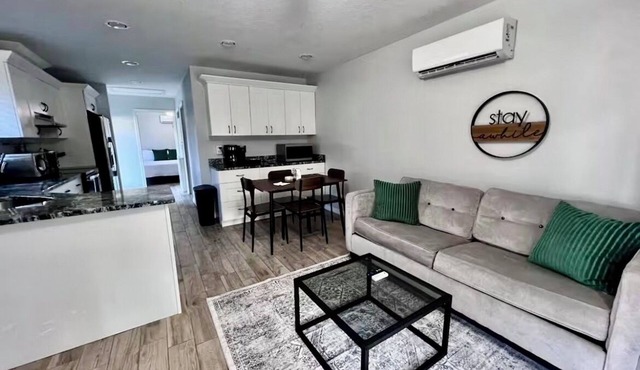 Cozy 1-bedroom House with AC in downtown Lakeland