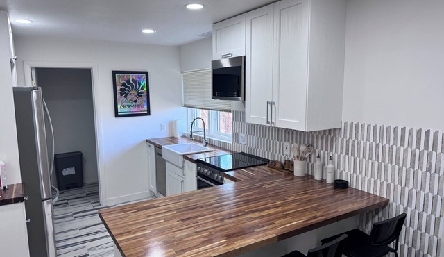 Cozy 1-bedroom house with WiFi, AC in charming Lakewood. Close to Red Rocks!
