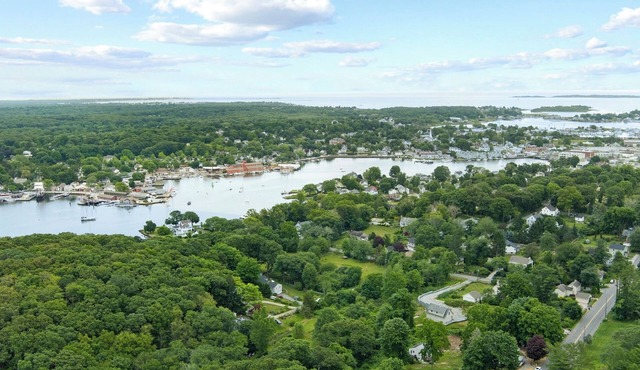 Cozy 1-bedroom house within walking distance to Downtown Mystic!