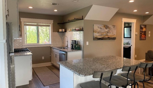 Cozy 1-bedroom In-Law Suite Close to Skiing, Hiking & More