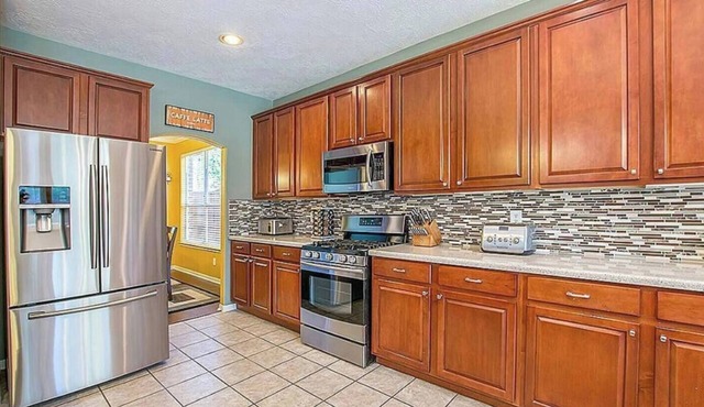 Cozy 1-bedroom in lovely Houston, TX. Shared home!