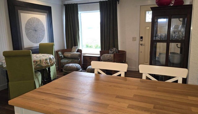 Cozy 1-bedroom in NW Salem across from Mission State Park, close to wineries!