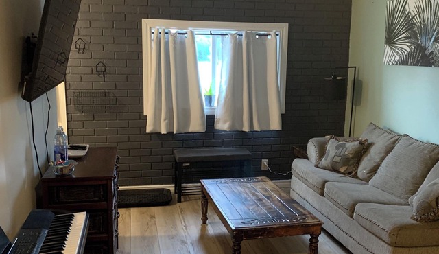Cozy 1 bedroom in the heart of Chelmsford!