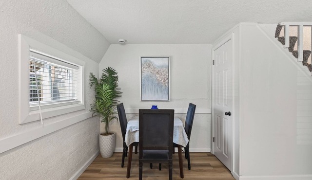 Cozy 1-bedroom in the heart of down town Lawrence