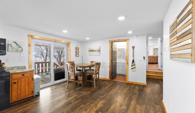 Cozy 1 Bedroom Lakehouse- Adjacent from Hinkley