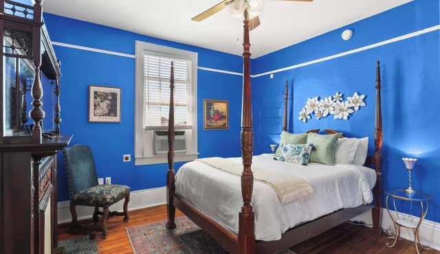 Cozy 1 Bedroom located in the Heart of Mid-City
