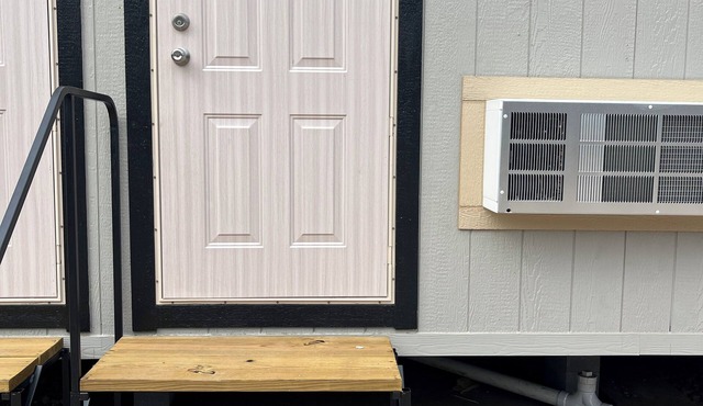 Cozy 1-bedroom lodge with AC in fabulous Sweeny