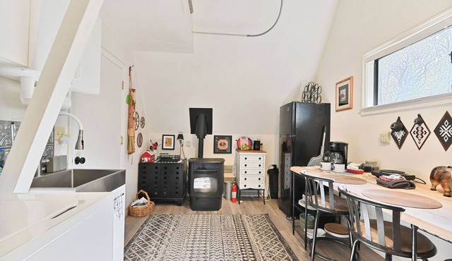 Cozy 1-bedroom Loft Apartment in Stanislaus National Forest by Historic Murphys