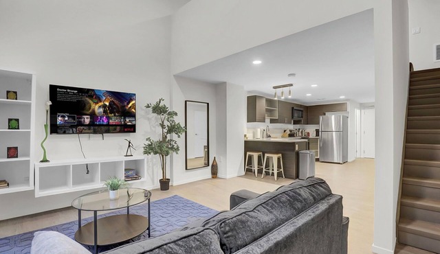 Cozy 1-bedroom loft ~ Playhouse Square ~ Fitness, BBQ, Fire pit, business center