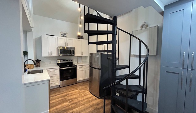 Cozy 1-Bedroom Loft Apartment in the Heart of Fort Myers!