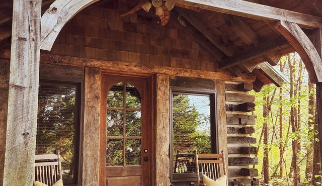 Cozy 1-bedroom Log cabin in Ten Mile with and kitchenette ,swimming pool.