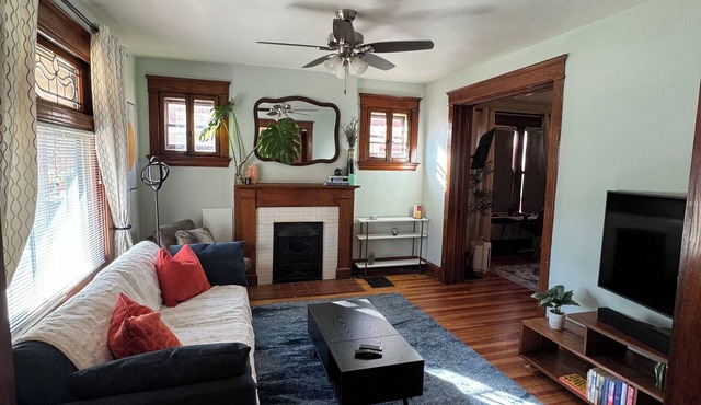 Cozy 1-bedroom lovenest in Covington with AC, WiFi pet-friendly fenced backyard