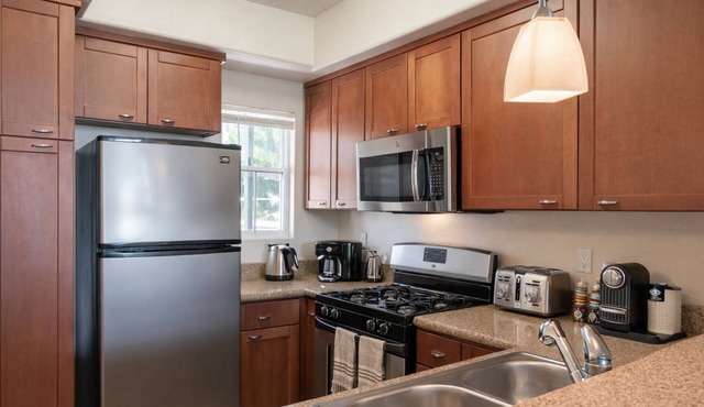Cozy 1-bedroom Marina Living