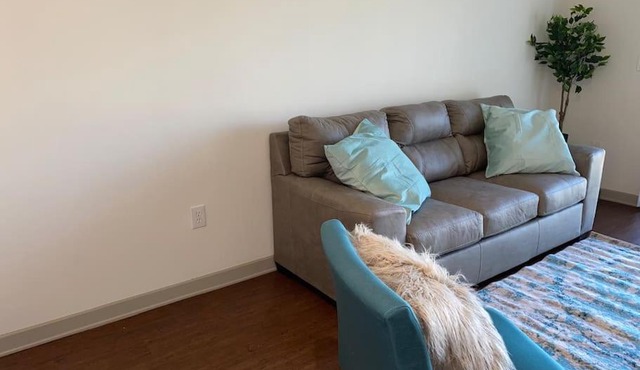 Cozy 1-Bedroom, minutes away from The Star