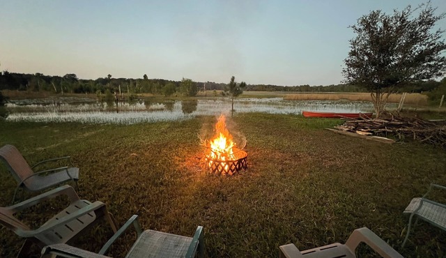 Cozy 1-bedroom mobile home in tranquil Melrose with AC, WiFi