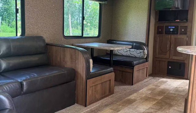 Cozy 1-bedroom mobile home in lovely Lake Park with AC