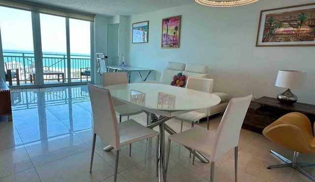 Cozy 1-bedroom ocean view condo in the Yacht Club, South Beach, Miami Beach