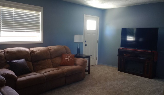 Cozy 1-bedroom on a quiet residential street