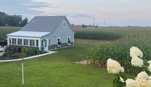 Cozy 1-bedroom open Cottage in Bellefontaine with Country View