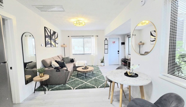 Cozy 1 Bedroom + Patio Near Beaches & HardRock Cafe!