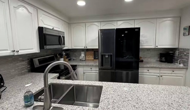 Cozy 1-bedroom pet friendly resort style living in San Diego UTC/lajollla