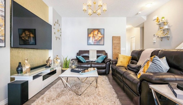 Cozy 1 bedroom private washroom with a Central AC