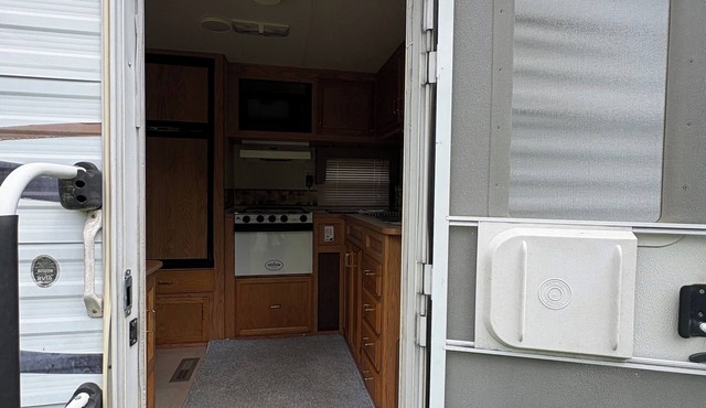 Cozy 1-bedroom recreational vehicle in welcoming Upper Freehold with AC